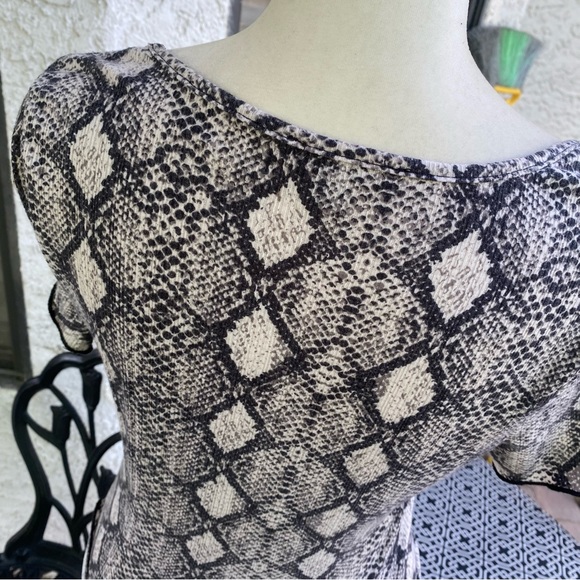 Fashion Nova Snake Scale Middle Tie Ruched Top Blouse - Picture 8 of 8